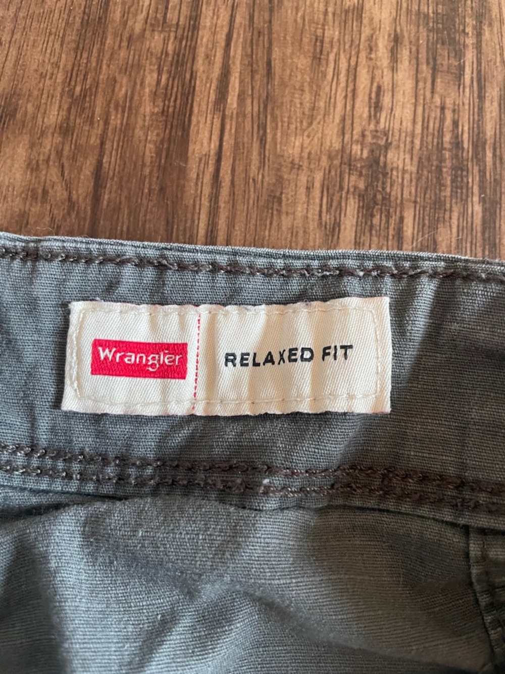 Men's Grey Cargo Pants - Wrangler Relaxed Fit - Picture 2 of 6